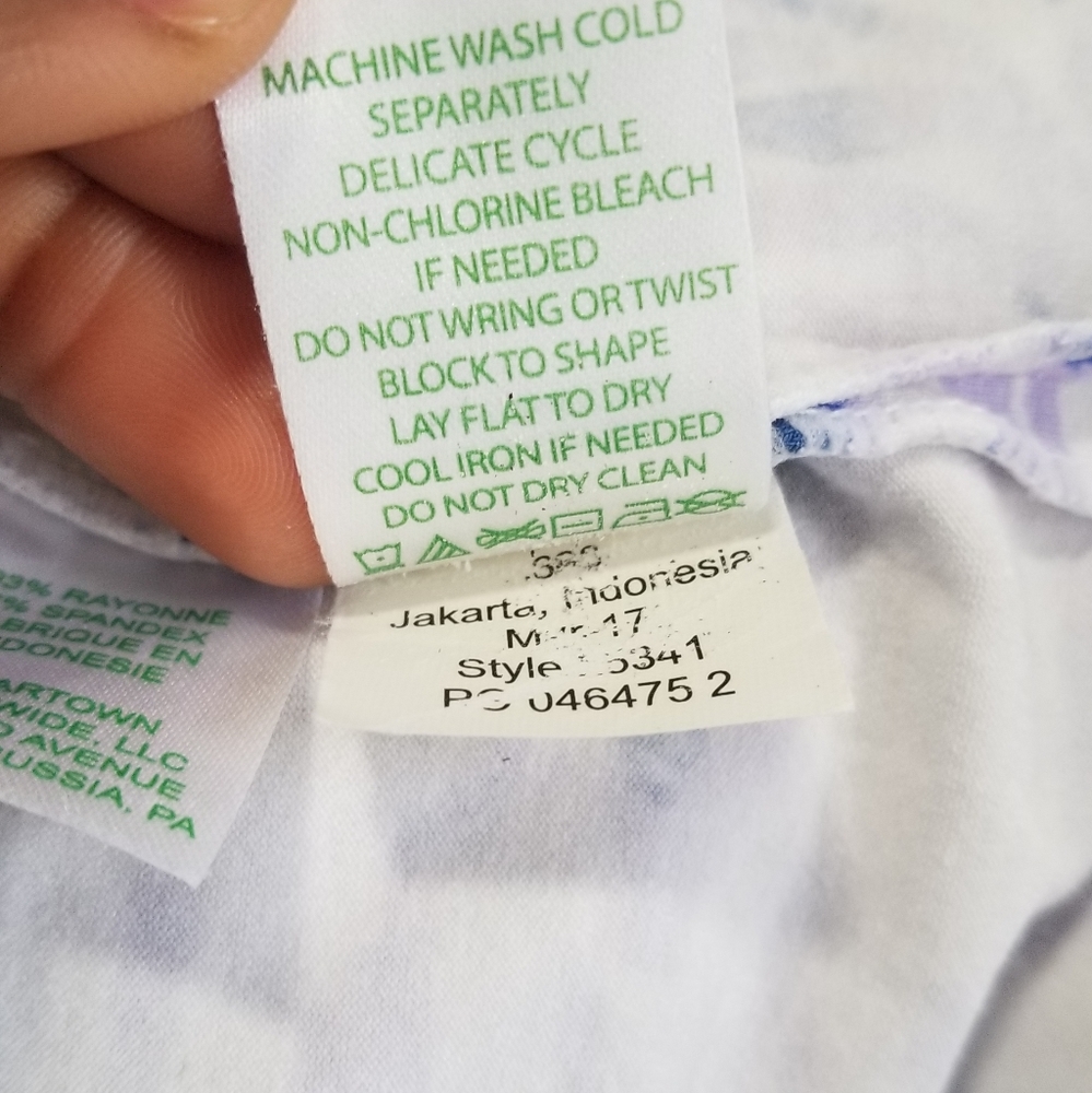 Lilly Pulitzer UPF 50 Ryile Cover Up Hoodied Dress - Picture 11 of 16